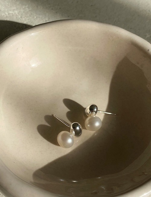 Lovely Pearl Earring